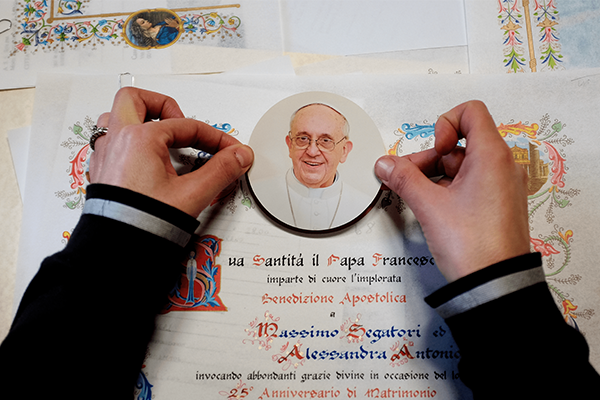 ¿Cómo solicitar la Bendición Apostólica en pergamino del Papa Francisco?