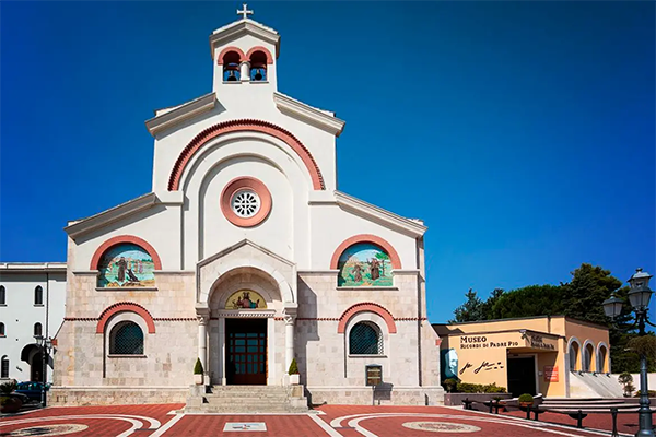 La Iglesia Sagrada Familia en Pietrelcina