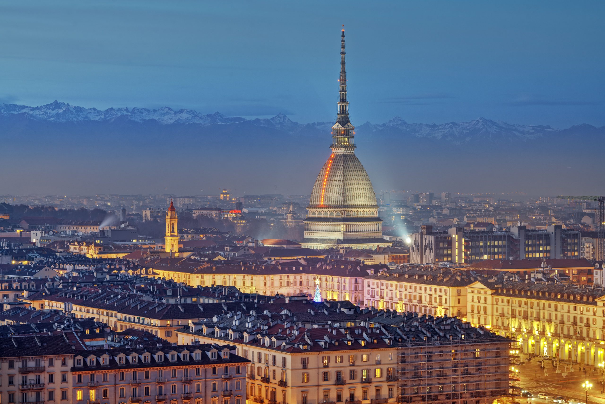 Horizonte de Turín, Piamonte, Italia con la Mole Antonelliana