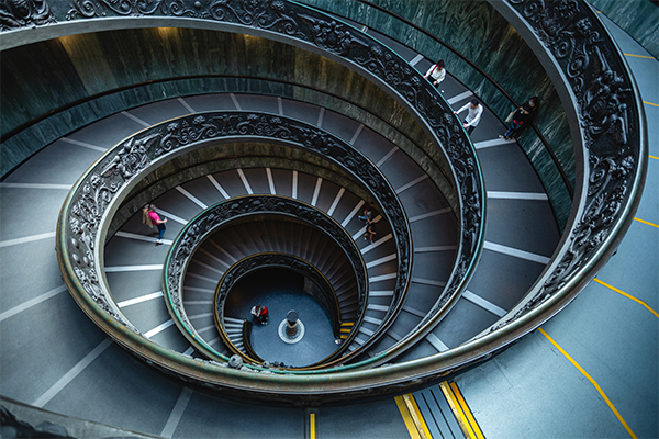 Líneas y curvas geométricas de los Museos Vaticanos