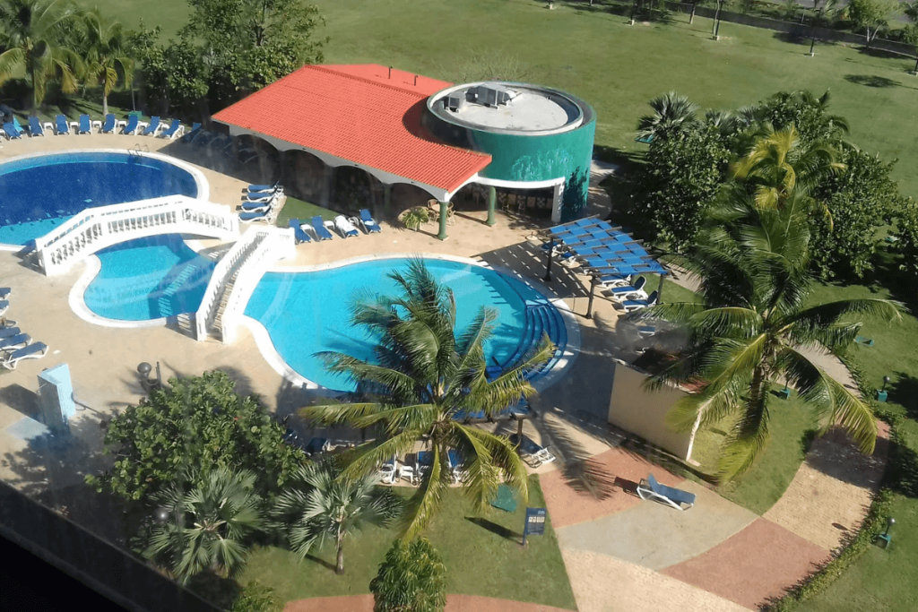 PISCINA HOTEL VALENTIN QUINTA AVENIDA HABANA